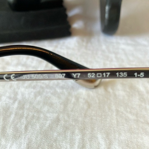 Juicy Couture: Black Wayfarer Sunglasses- Gray- case & cloth-
scratch & mark - Picture 5 of 16